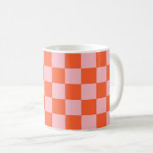 Orange and Pink Checkerboard Pattern コーヒーマグカップ (正面右)