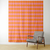 Orange and Pink Harlequin Checkered Design  タペストリー (インサイチュ)