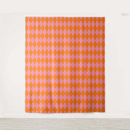 Orange and Pink Harlequin Checkered Design  タペストリー (正面)