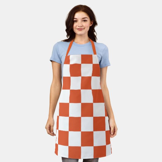 Orange and White Checkerboard Pattern エプロン (着用した状態)