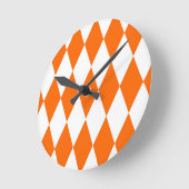 Orange and White Harlequin Diamonds Check Design  ラウンド壁時計 (傾斜)