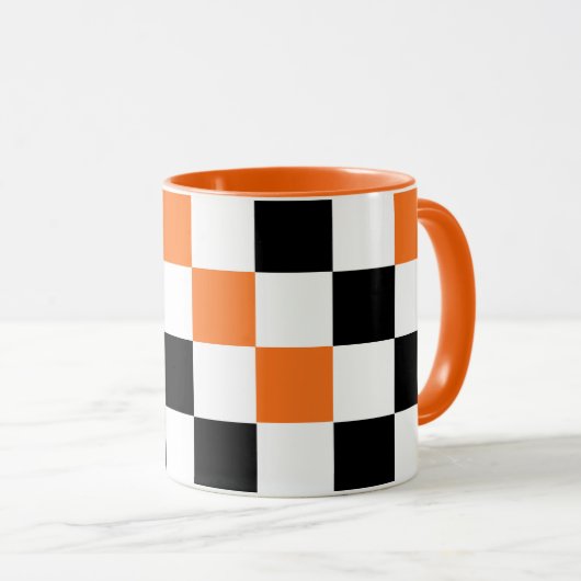 Orange Black White Checkered Pattern Design  マグカップ (正面右)