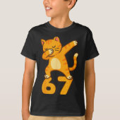 Orange Cat Dabbing Funny 67 Six Seven Meme  Tシャツ (正面)