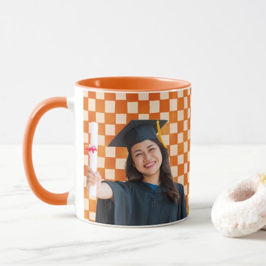 Orange Checkered Personalized Portrait Graduation マグカップ (ドーナツ)
