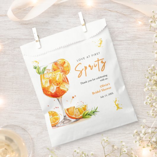 Orange Cocktail Love at First Spritz Bridal Shower フェイバーバッグ (クリップ留めされた状態)