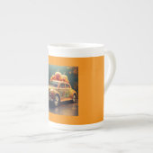 Orange Compact Car Pumpkins On Top ボーンチャイナマグカップ (正面右)