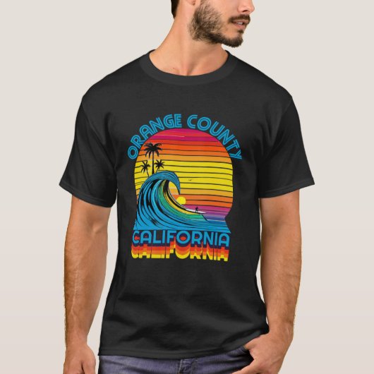 Orange County Retro Throwback Surf & Beach Souveni Tシャツ (正面)