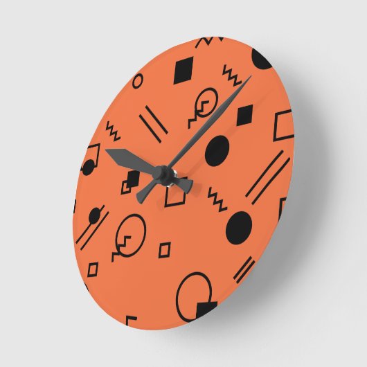 Orange, fun, trendy, geometric Memphis graphic ラージ壁時計 (傾斜)
