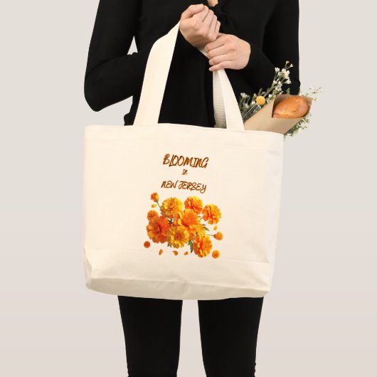  ORANGE MARIGOLD FLORAL BLOOMING NEUTRAL TOTE  ラージトートバッグ (正面(商品))