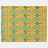 Orange polka dot flowers フリースブランケット (正面(横))