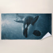 Orca Swimming Underwater ビーチタオル (正面)