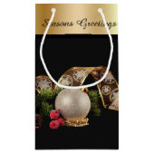 Ornament, Evergreen and Gold Ribbon スモールペーパーバッグ (裏面)