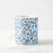 Ornate Blue and White Floral Vines Pattern コーヒーマグカップ (中央)