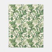 Ornate dark green acanthus leaves pattern フリースブランケット (正面)