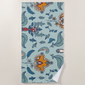 Ornate floral pattern on a pale blue background ビーチタオル (正面)