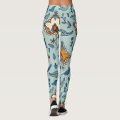 Ornate floral pattern on a pale blue background レギンス (裏面)