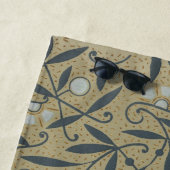 Ornate floral pattern with dark blue vines  ビーチタオル (インサイチュ)