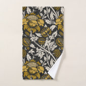 Ornate floral pattern with large gold flowers  バスタオルセット (ハンドタオル)