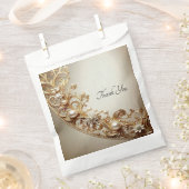 Ornate Gold Flourish Favor Bag フェイバーバッグ (クリップ留めされた状態)