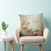 Ornate Gold Flourish Throw Pillow クッション (椅子)