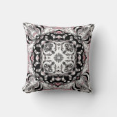 Ornate Mandala Decorative Pillow in Dusty Rose クッション (正面)
