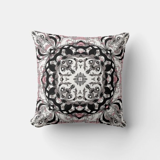 Ornate Mandala Decorative Pillow in Dusty Rose クッション (正面)
