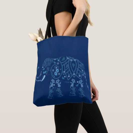 Ornate Patterned Blue Elephant トートバッグ (クローズアップ)
