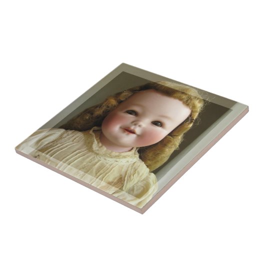 Orsiniの旧式な人形のセラミックタイルかTrivet タイル (側面)