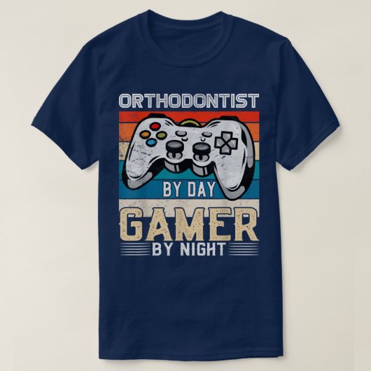 Orthodontist by day gamer by night video gaming fa tシャツ (デザイン正面)