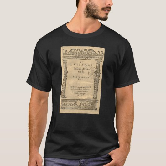 Os Lusiadasのタイトルページ – 1572 ed Tシャツ (正面)
