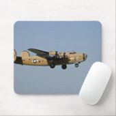 Oshkoshで上陸するダイヤモンドのLil B-24の爆撃機 マウスパッド (マウス)