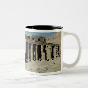 Osirideは壁を並べるRamesses IIを計算します ツートーンマグカップ