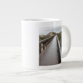 Oso Flaco湖の州立公園の足橋 ジャンボコーヒーマグカップ (正面右)