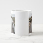 Oso Flaco湖の州立公園の足橋 ジャンボコーヒーマグカップ (正面)