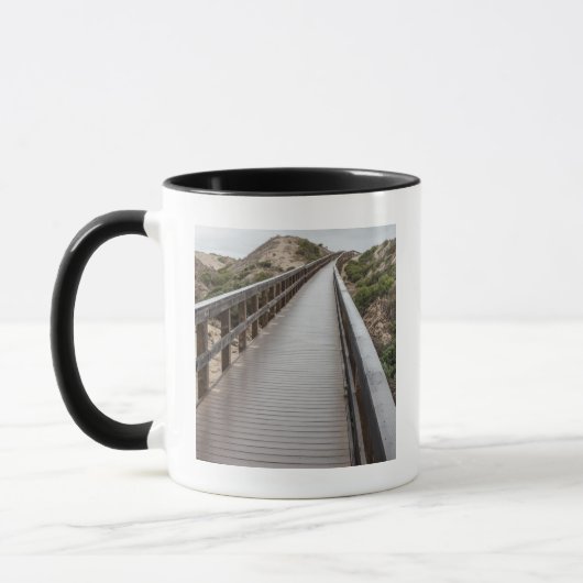 Oso Flaco湖の州立公園の足橋 マグカップ (左)