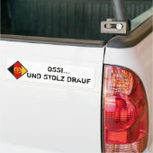 OSSI...UND STOLZ DRAUF バンパーステッカー (トラック上)