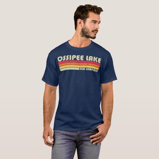 OSSIPEE LAKE NEW HAMPSHIRE Funny Fishing Camping Tシャツ (正面フル)