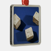 Osteriaのアクロポリスからの3つのサイコロ、 メタルオーナメント (右)
