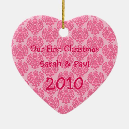 Ou初めてのクリスマスピンクダマスクフォトオーナメント セラミックオーナメント (裏面)