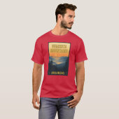 Ouachita+山脈の情景の壮大さを探求する Tシャツ (正面フル)