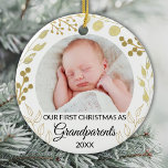 Our First Christmas As Grandparents Gold Photo セラミックオーナメント<br><div class="desc">This elegant Grandparents Christmas Ornament is decorated with gold foliage on a white background.
Easily customizable with baby's photo and year.
Original Watercolor © Michele Davies.</div>