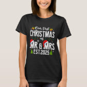 Our First Christmas As Mr &amp; Mrs 2025 Married C Tシャツ (正面)