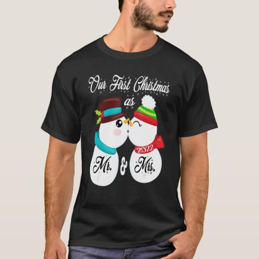 Our First Christmas as Mr and Mrs Matching PJ Snow Tシャツ (正面)