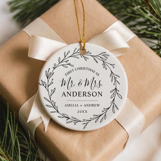 Our First Christmas as Mr Mrs Floral Wreath セラミックオーナメント