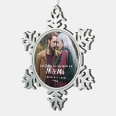 Our First Christmas as Mr & Mrs Photo Keepsake スノーフレークピューターオーナメント (右)