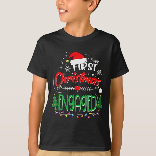 Our First Christmas Engaged 2021 1st Christmas  Tシャツ (正面)