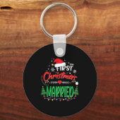 Our First Christmas Married Newlywed Mr And Mrs  キーホルダー (正面)