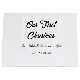 Our first Christmas Mr and Mrs couple name date ラージペーパーバッグ