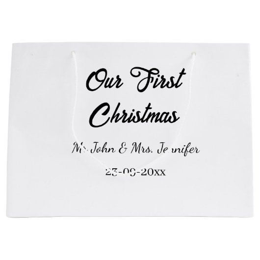 Our first Christmas Mr and Mrs couple name date ラージペーパーバッグ (正面)
