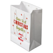 Our First Christmas Together Snowflakes ミディアムペーパーバッグ (正面アングル)